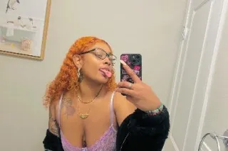 Onlyfans Creator @ Honeyycaakes 🎥🍑💦 - Image 2