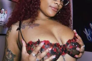 Onlyfans Creator @ Honeyycaakes 🎥🍑💦 - Image 3